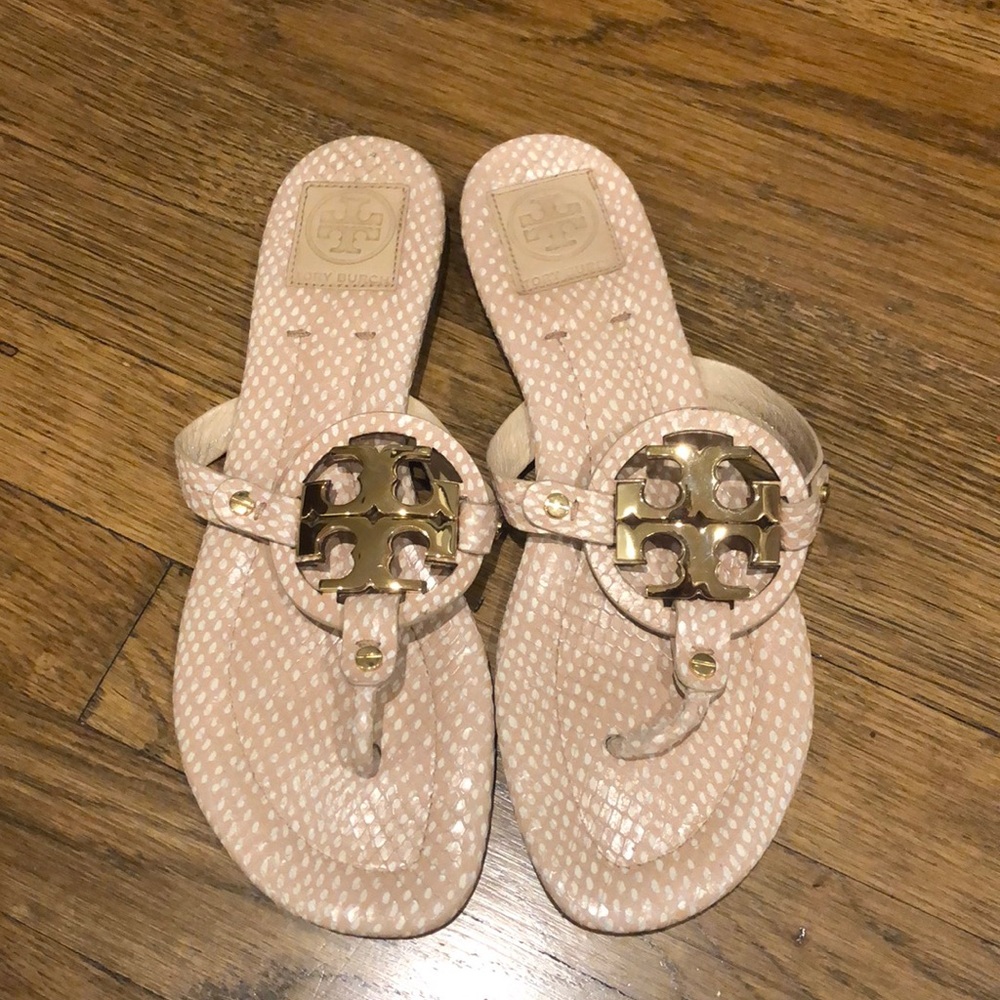 Tory Burch Logo flat good condition.